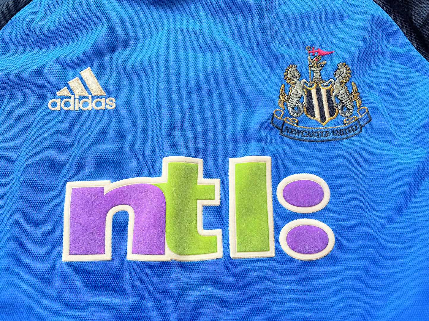Newcastle Goalkeeper Shirt 2000 -01 (very good) Adults Small / Youths 164