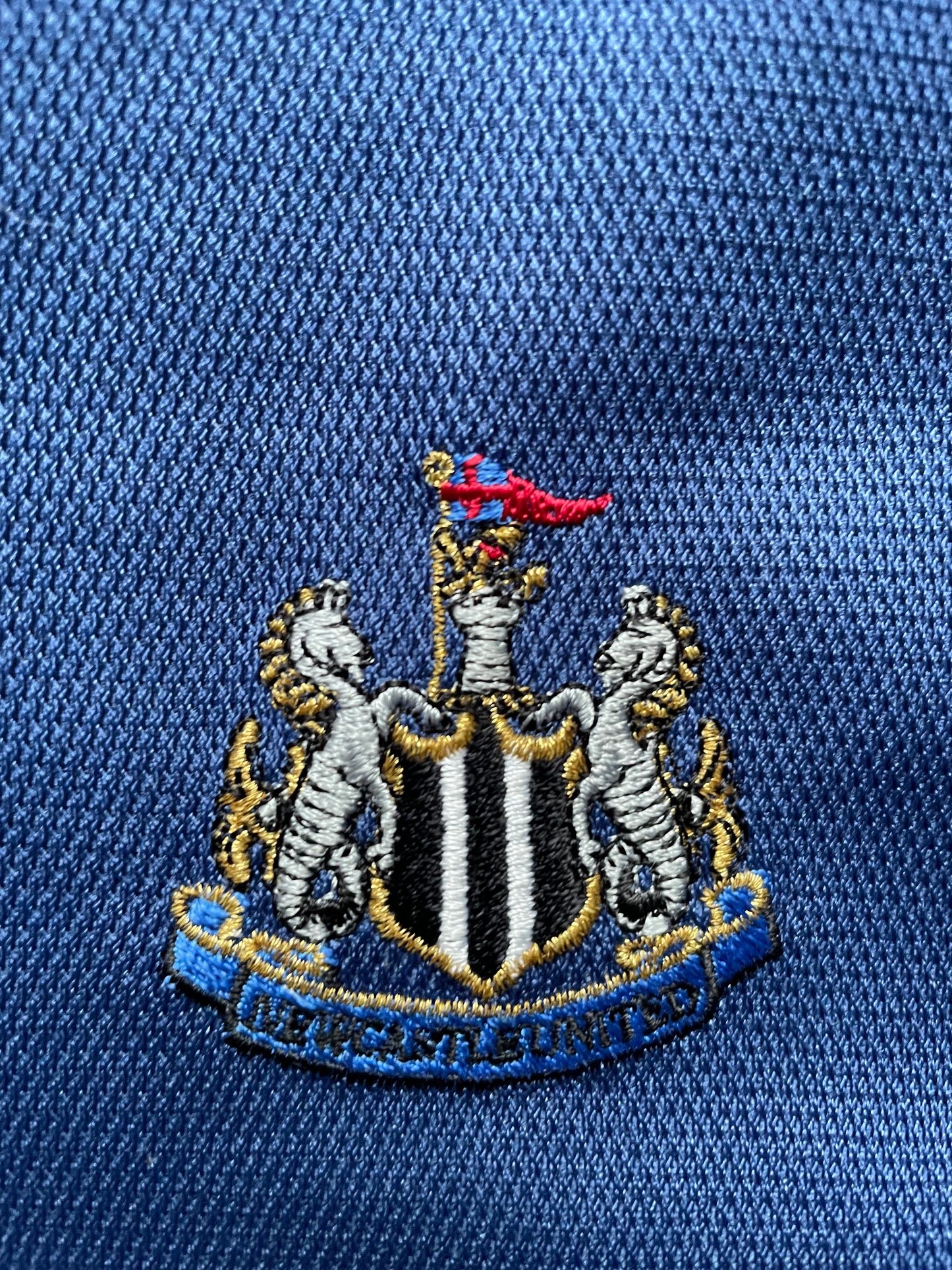 Newcastle Away Shirt 2001 -02 signed (very good) Youths 164 but fits like Adults XS