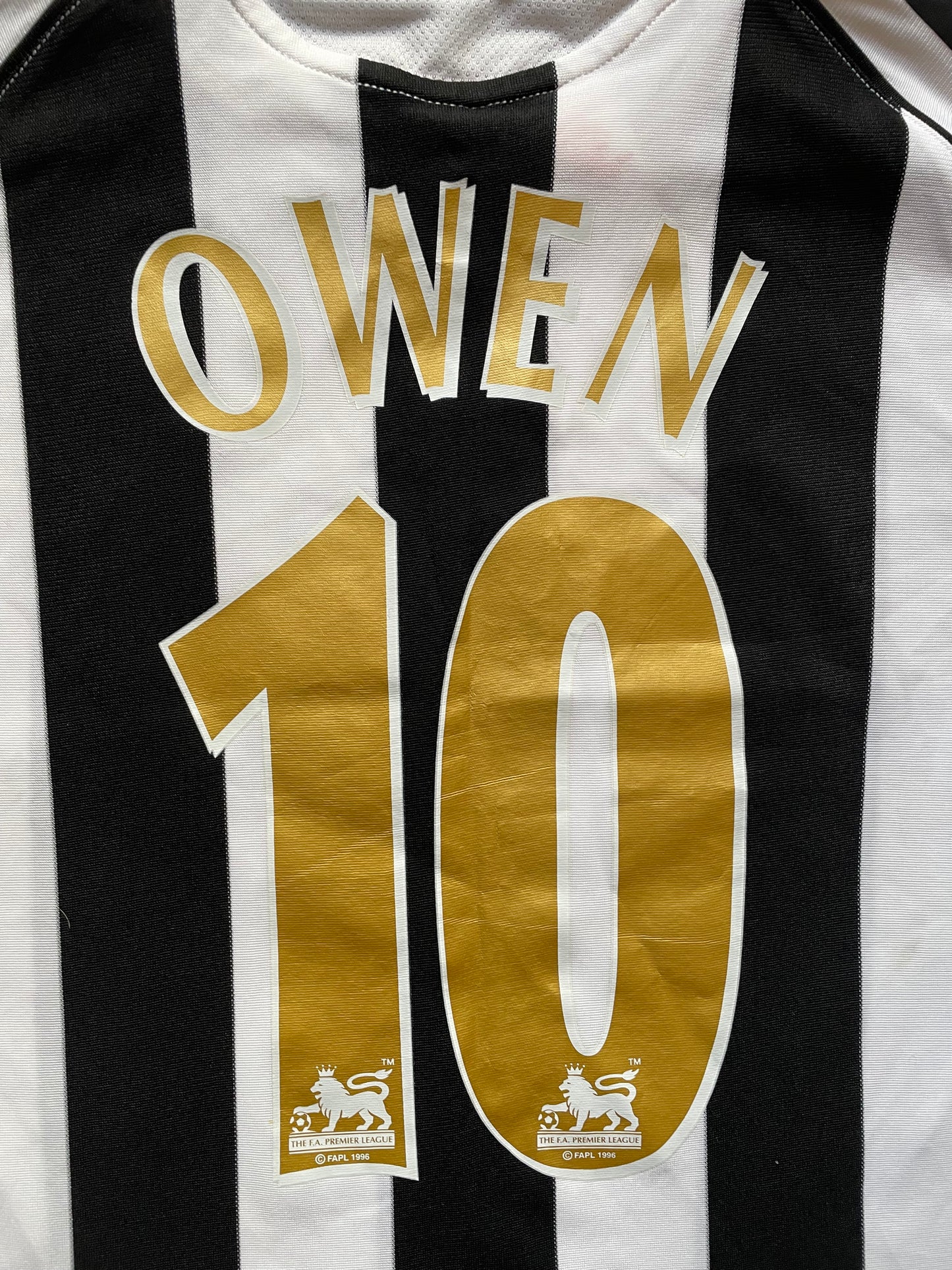 Newcastle Home Shirt 2005-07 Owen 10 (good) 28-30 140 Adults XXS / Youths