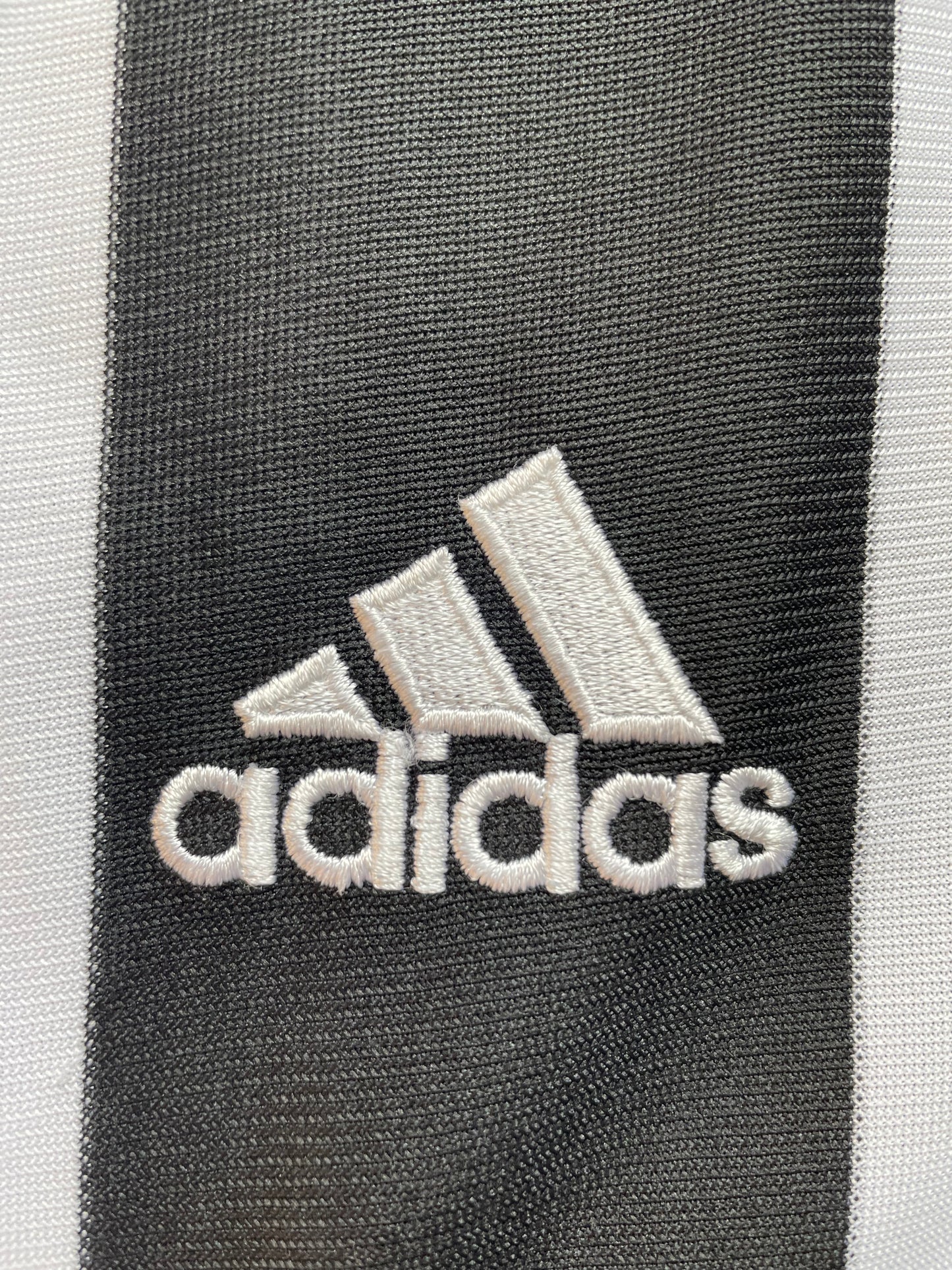Newcastle Home Shirt 2005 -07 Adidas (very good) Adults XL , Long-Sleeved