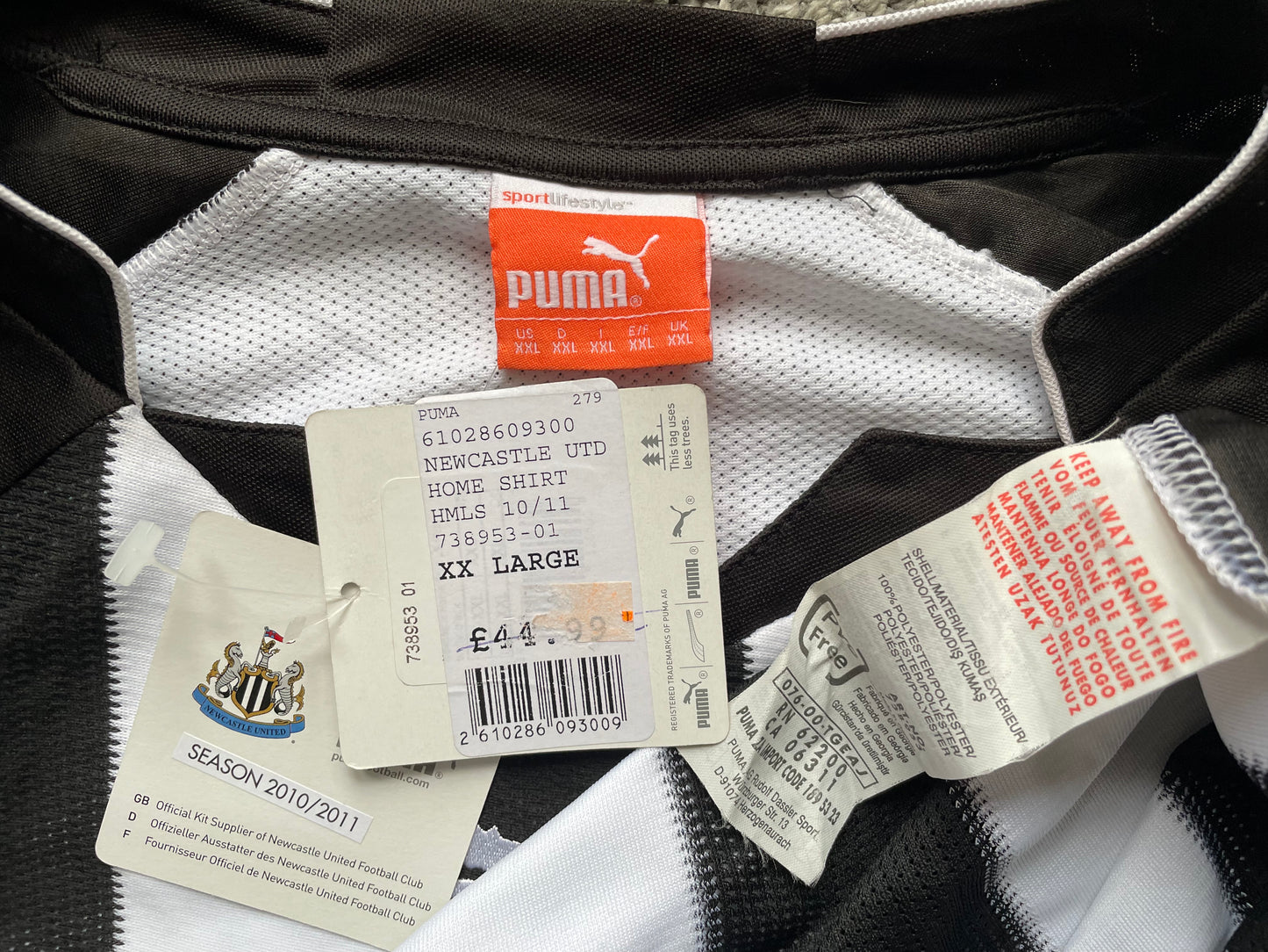 Newcastle Home Shirt 2010 -11 (very good) Adults XXL BNWT Long Sleeved