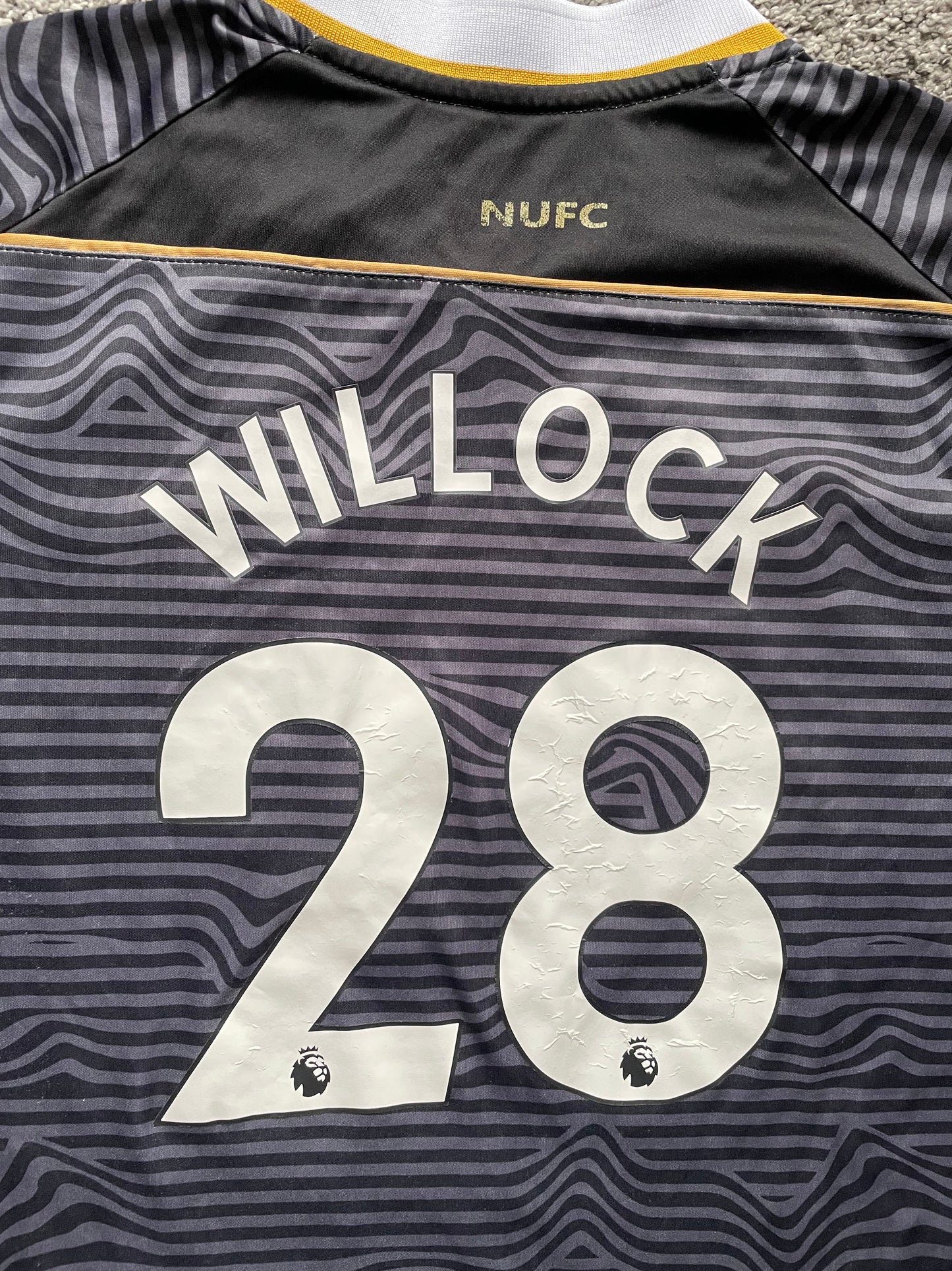Newcastle 2021-22 Away Shirt WILLOCK 28 (very good) Adults XS / Youths 28