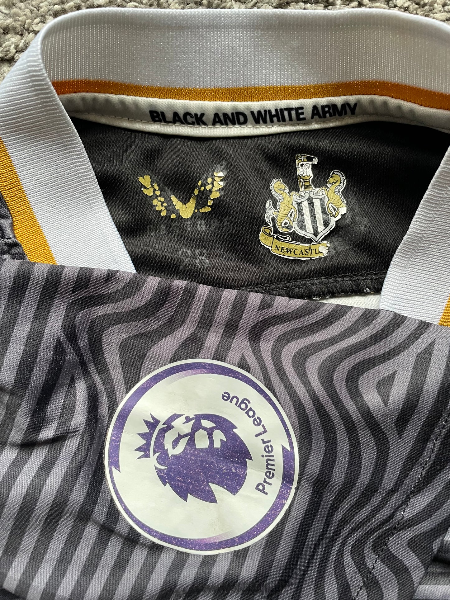 Newcastle 2021-22 Away Shirt WILLOCK 28 (very good) Adults XS / Youths 28