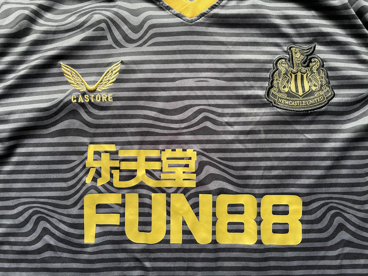 Newcastle 2021-22 Away Shirt WILLOCK 28 (very good) Adults XS / Youths 28