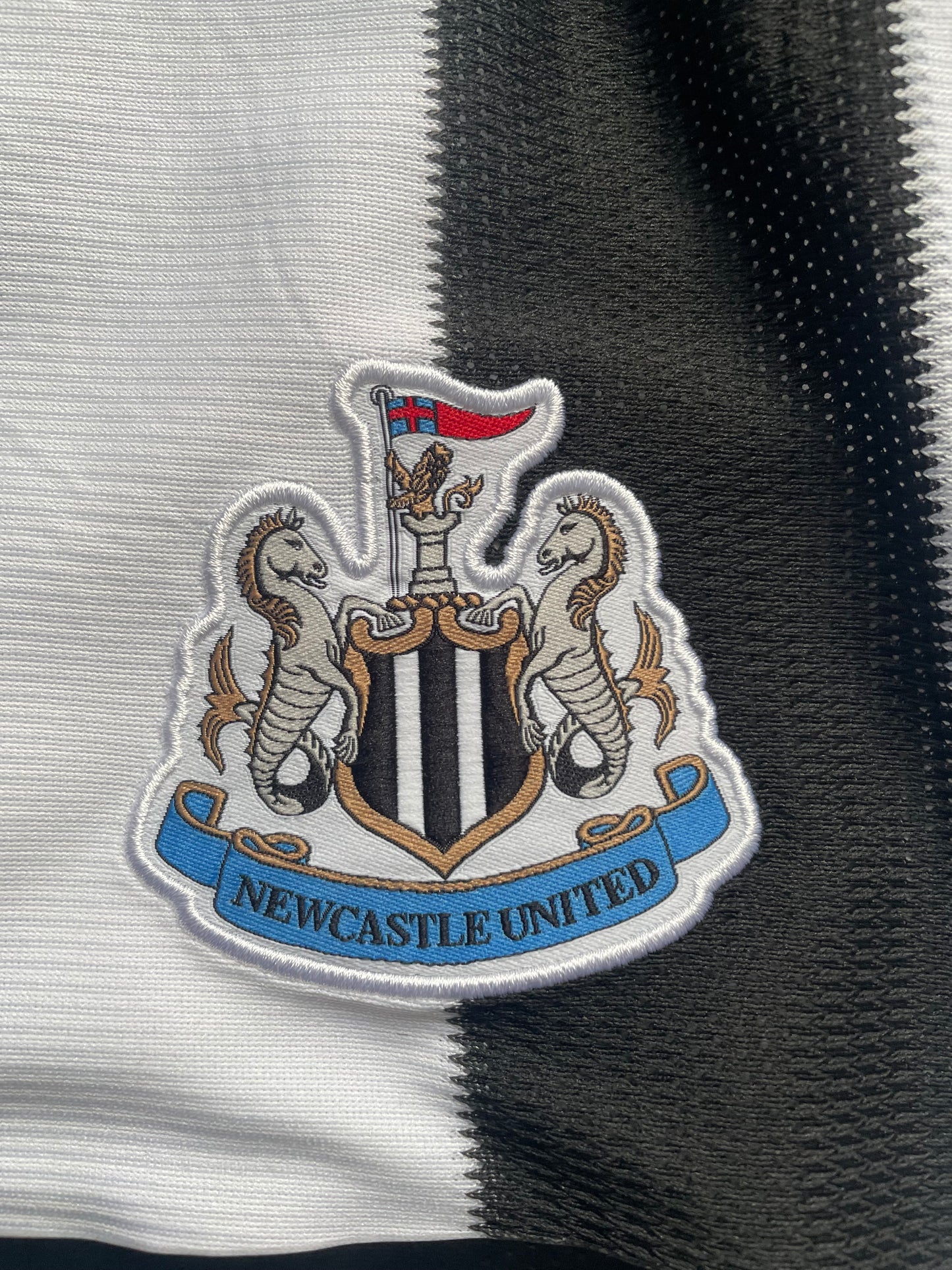 Newcastle 2010-11 Home Shirt 1 BOBBY ROBSON (very good) Adults Large