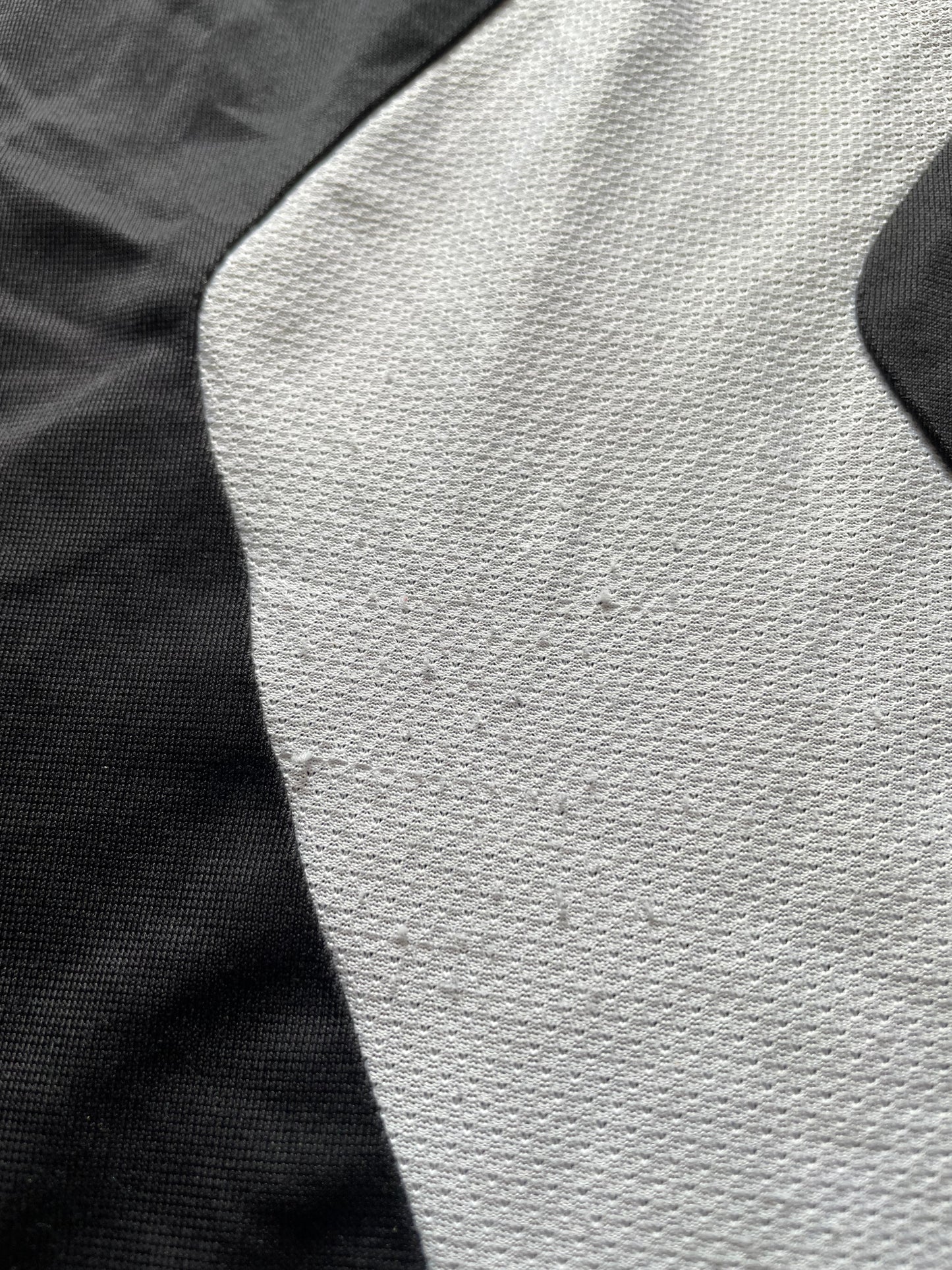 Newcastle 2005-06 Training Shirt (very good) tag removed seems Adult XS / Youths