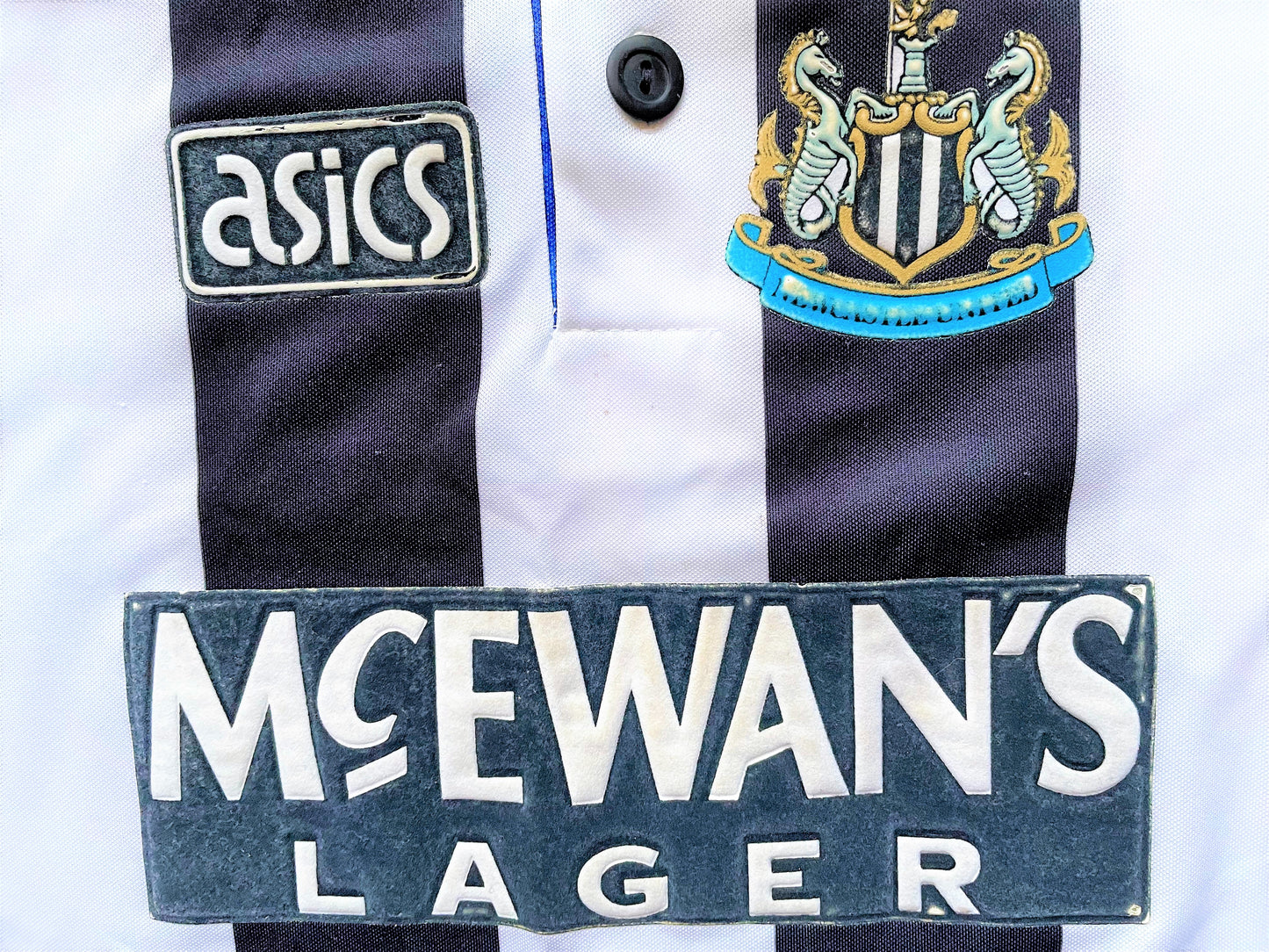 Newcastle Home Shirt 1993 (good) Adults XXS/Large Boys. Height 22 inches