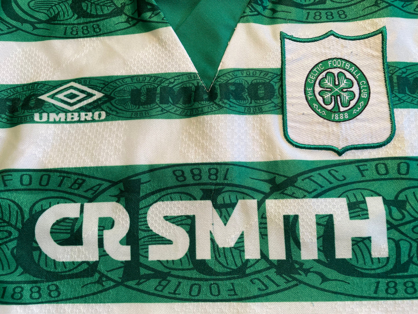 Celtic 1995-97 Home Shirt (excellent) Small Boys. CHRIS 10 on reverse