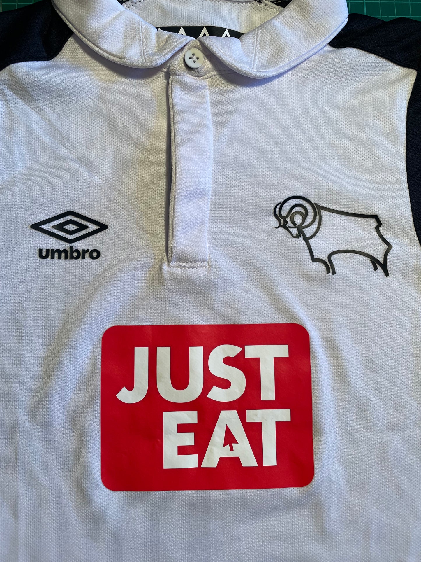 Derby County Home Shirt 2016/17 (excellent) Small Boys. Height 18.5 inches