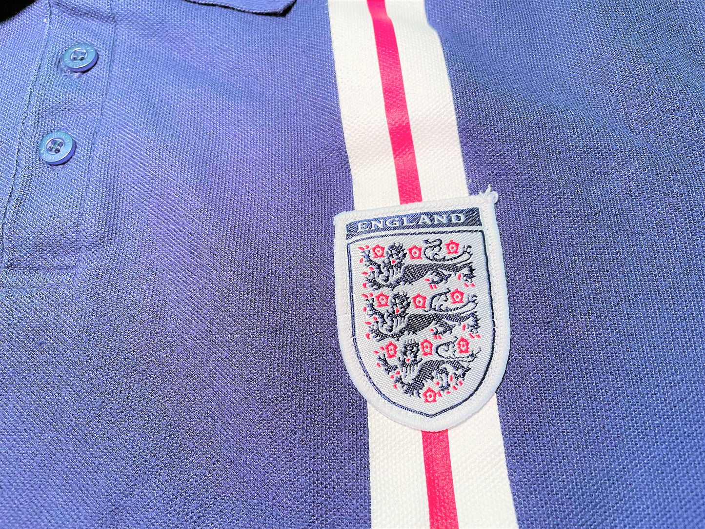 England Football Fan Shirt (very good) Adults XL. Height 25 inches