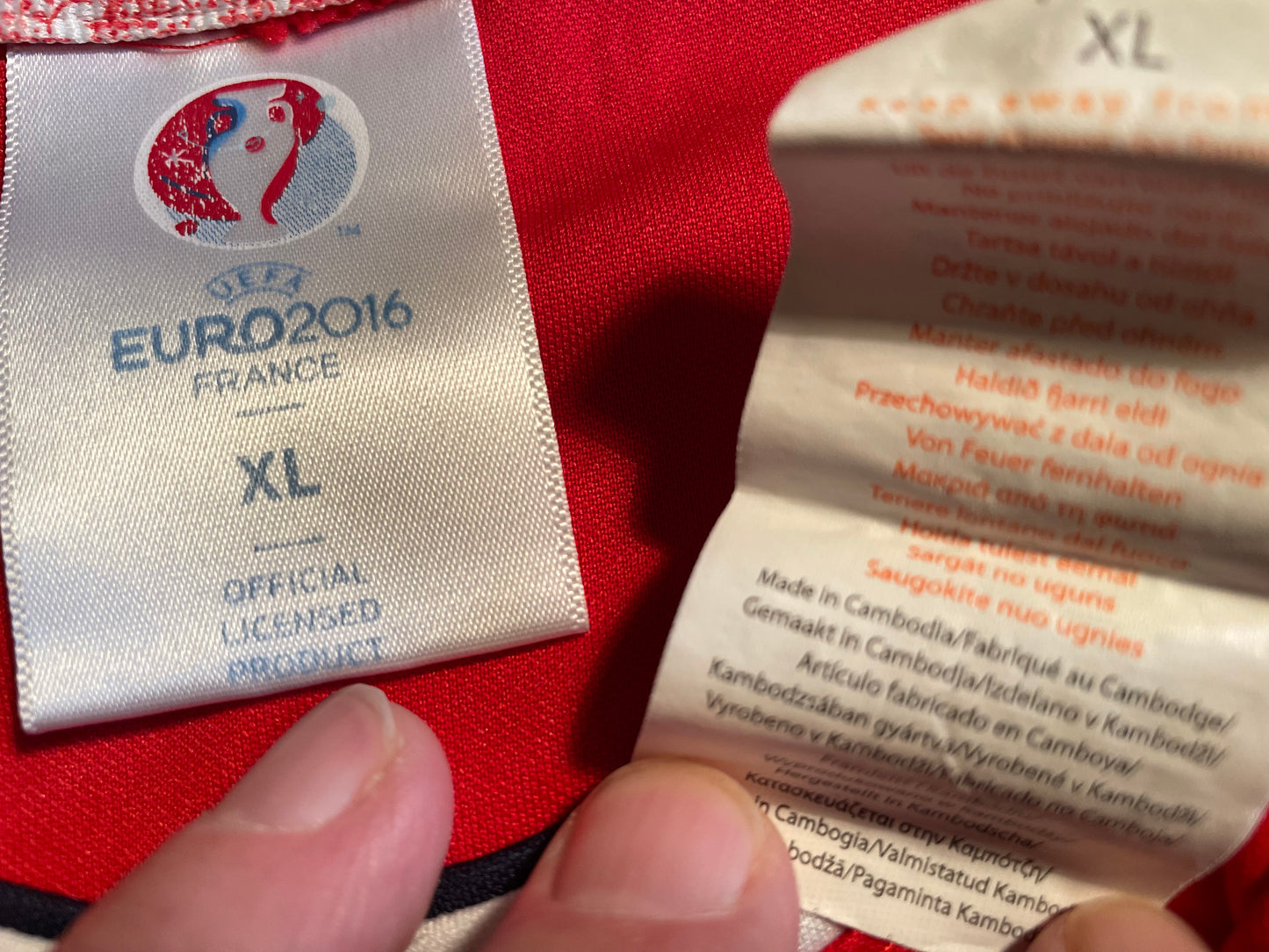 Euro 2016 England Fan Shirt (excellent) Adults XL. Height 25 inches
