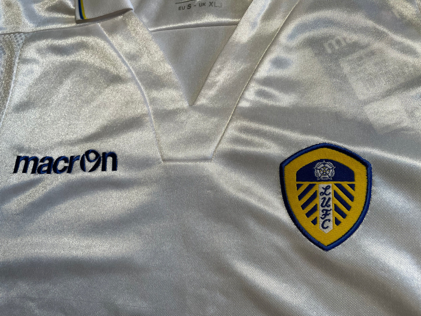 Leeds United 2011 Home Shirt (excellent) Adult Small/Youth XL. Height 21 inches