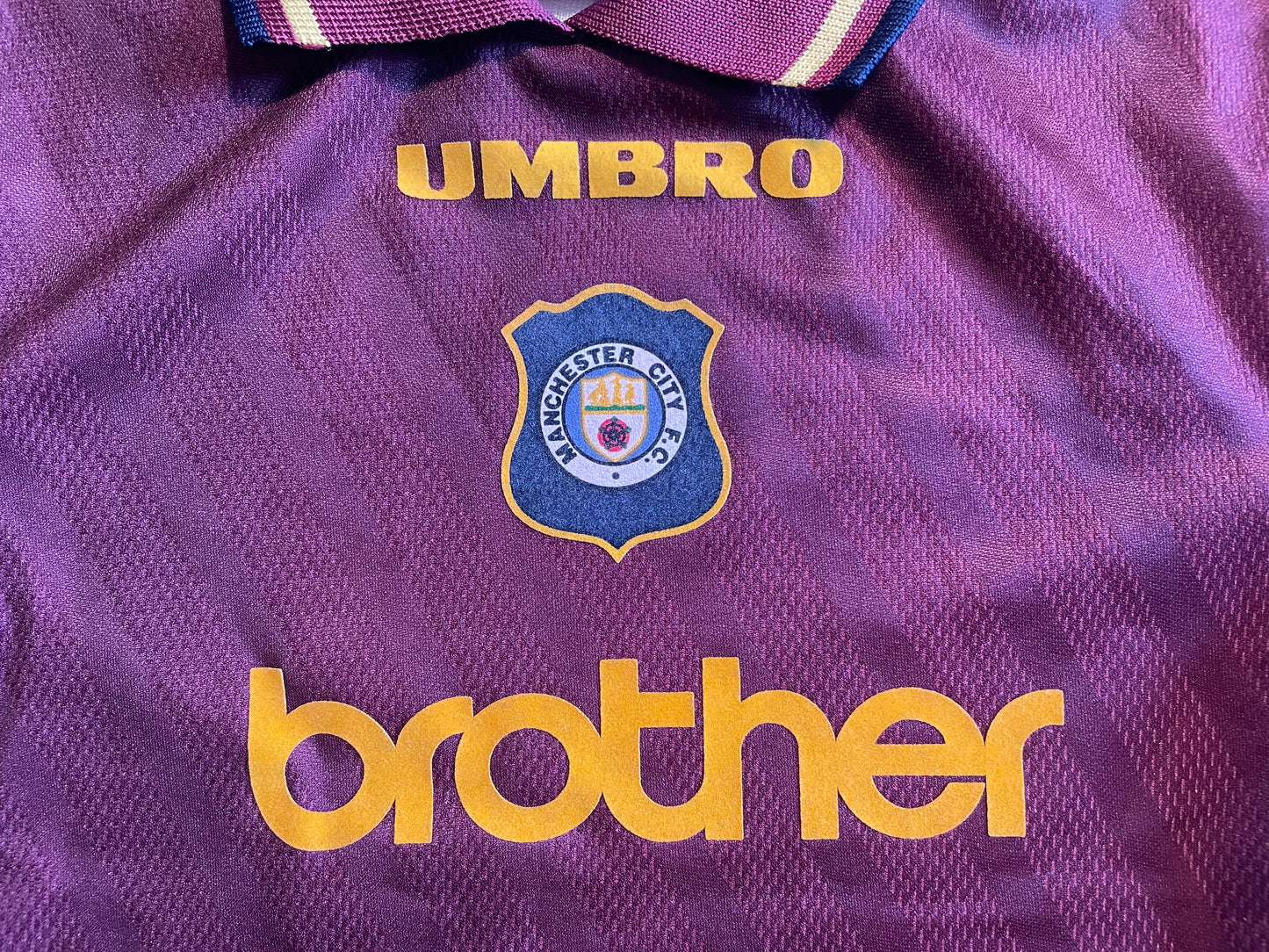 Manchester City rare 1996 Training Shirt (very good) Small Boys. Height 16.5 inches