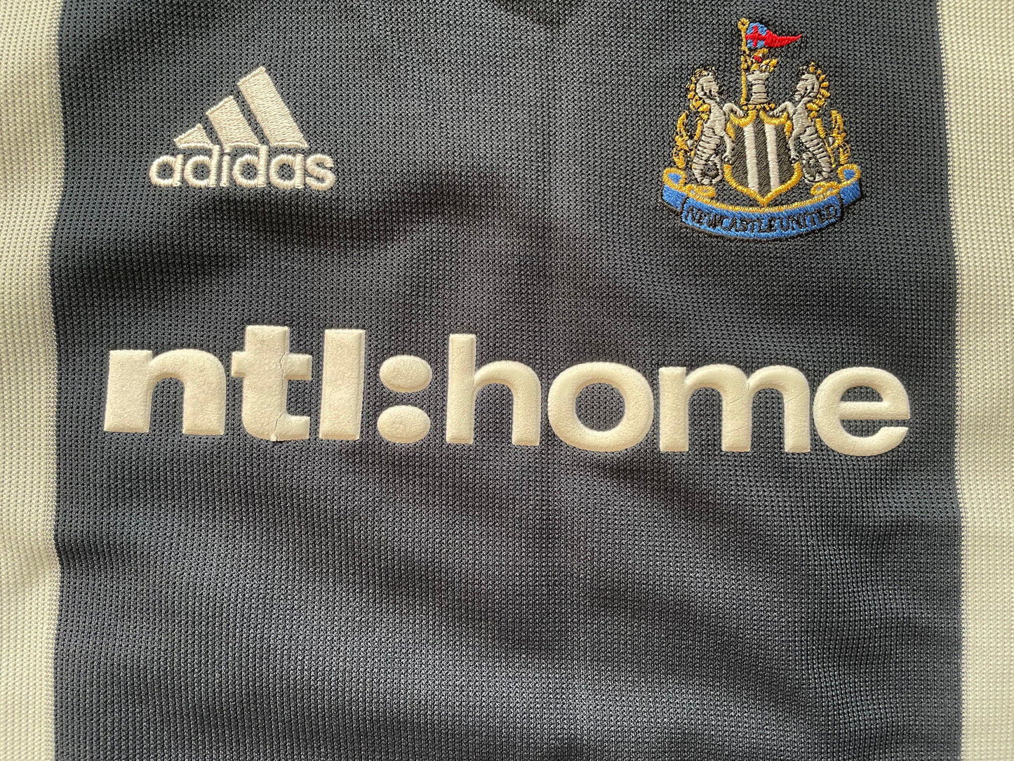 Newcastle Away Shirt 2002 -03 (very good) Adults XS / Youths 164 Long-sleeved