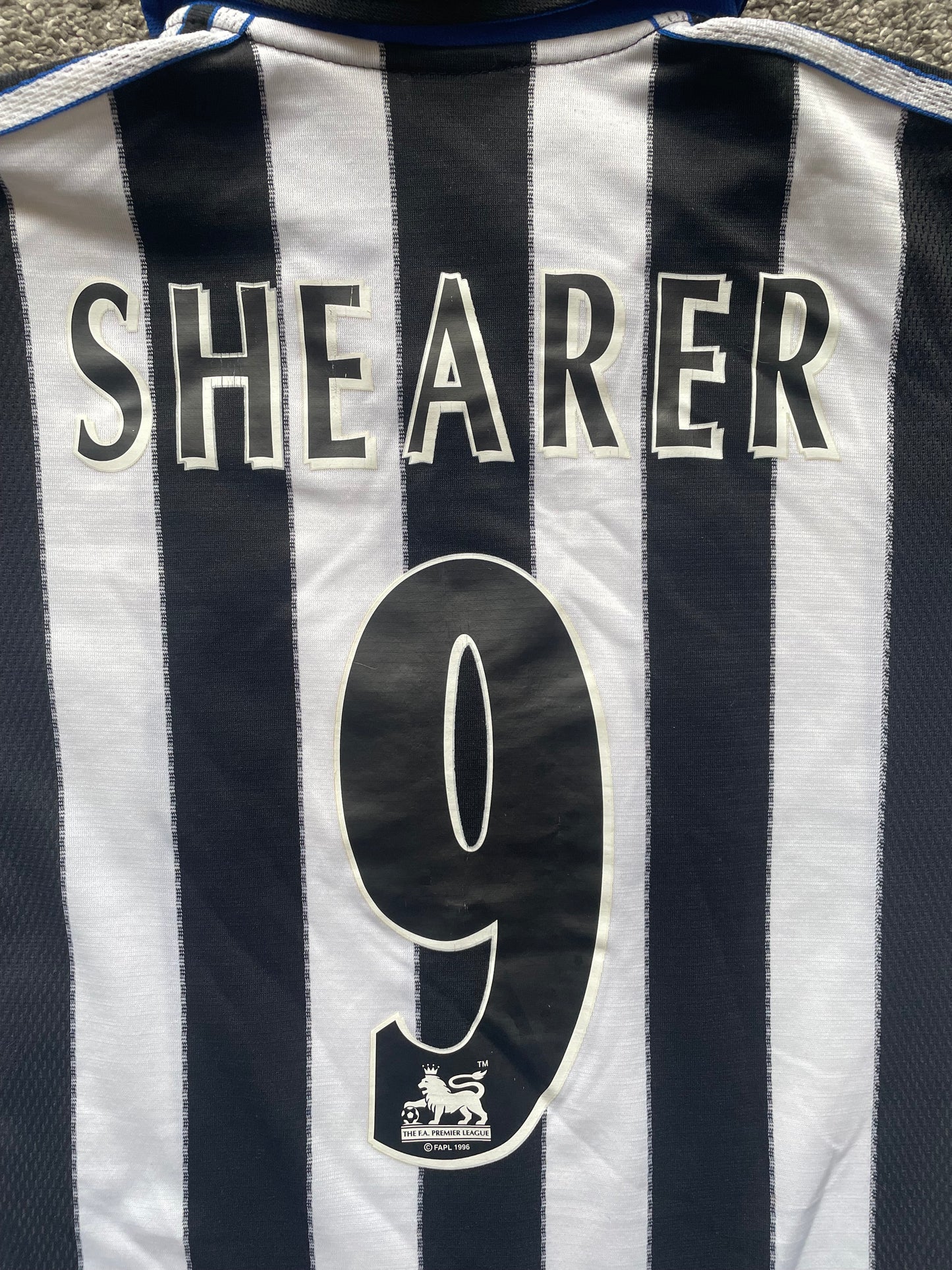 Newcastle Home Shirt 2000-01 SHEARER 9 (good) Adults XSmall 164