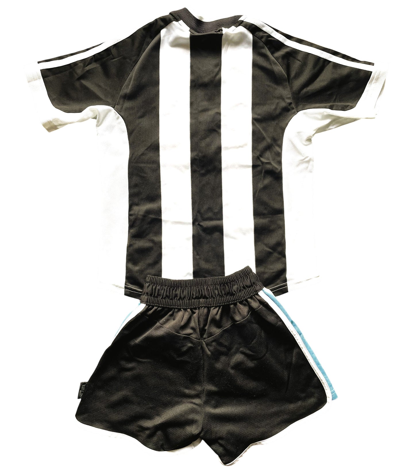 Newcastle Home Kit 2001 -03 (very good) Medium Boys 140 XXS no socks , Adidas