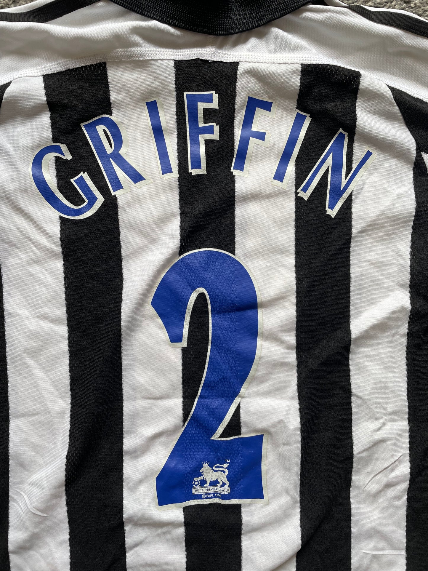 Newcastle Home Shirt 2003-05 GRIFFIN 2 (fair) Adults XS / LBoys 152 on tag