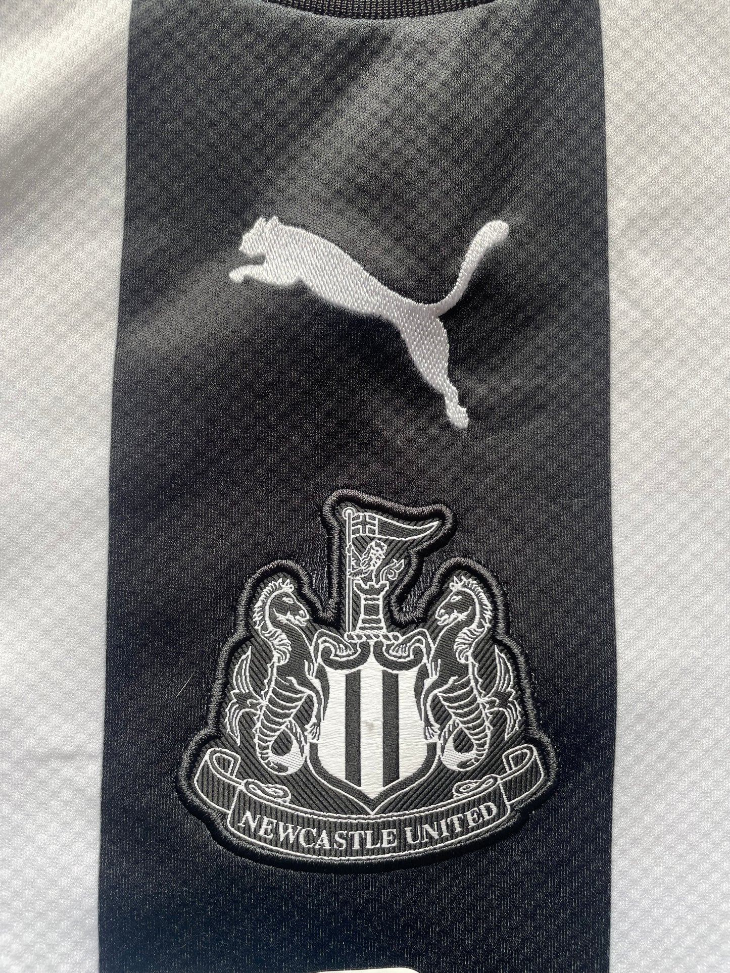 Newcastle Home Shirt 2019-20 (very good) Adults XSmall