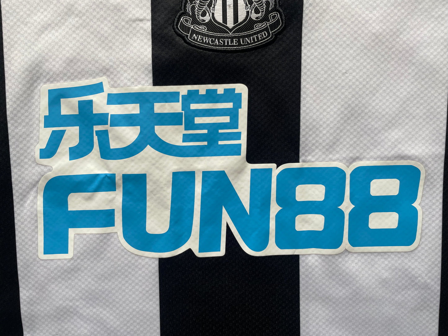 Newcastle Home Shirt 2019-20 (very good) Adults XSmall