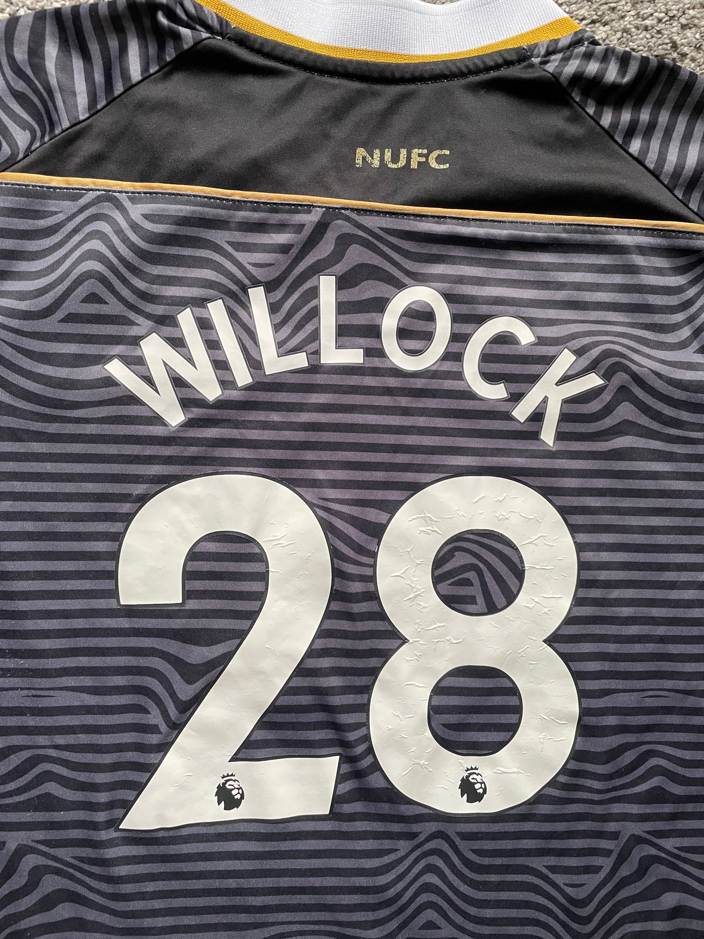 Newcastle 2021 Away Shirt WILLOCK 28 (very good) Adults XS / Youths 28