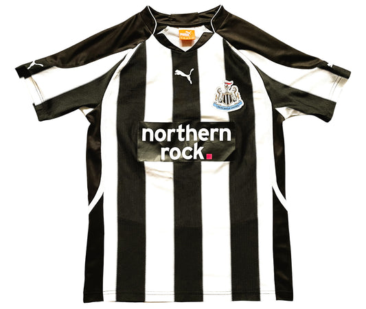 Newcastle Home Shirt 2010 -11 (very good) Adults XS / Youths 30-32 152