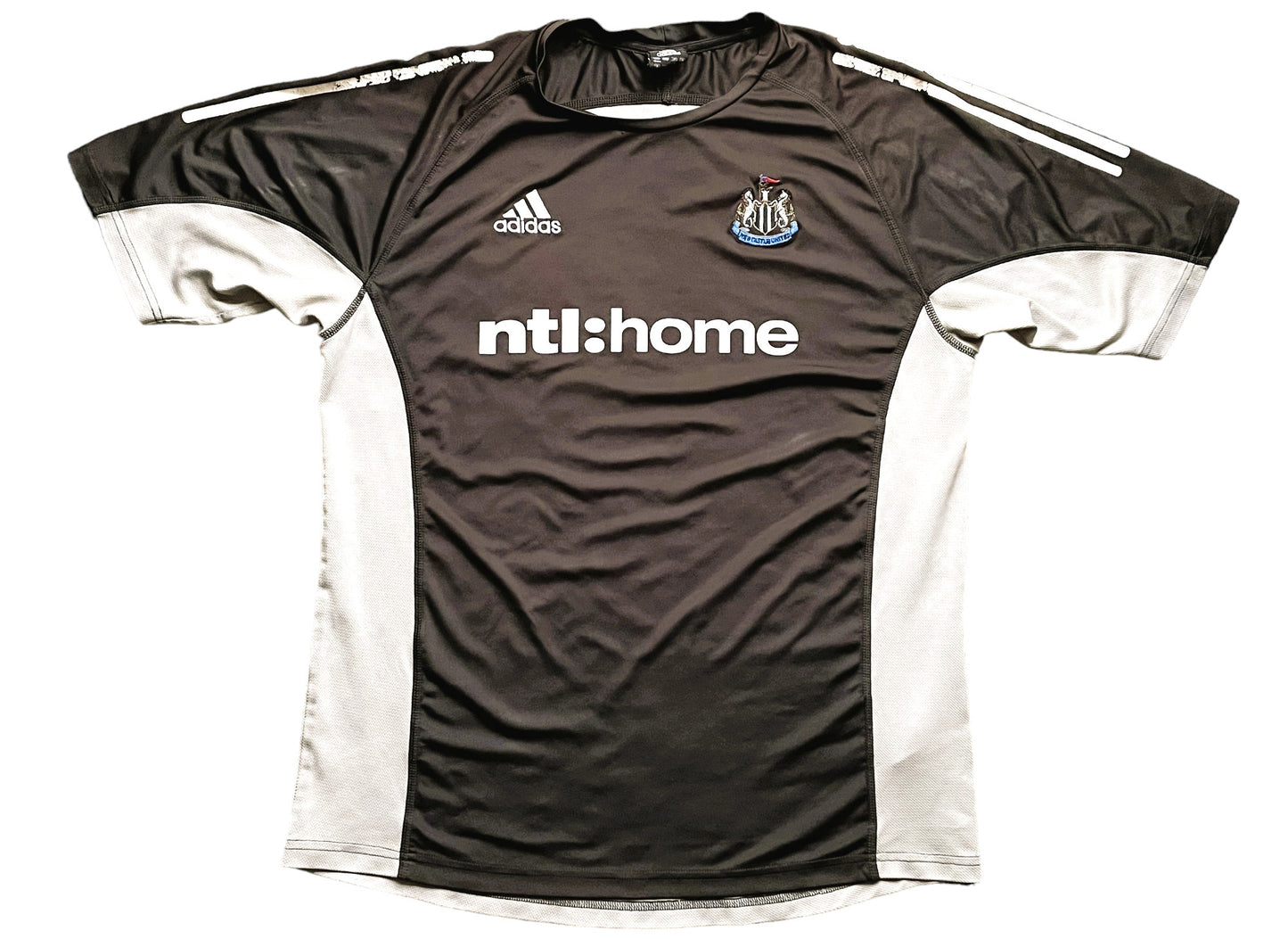 Newcastle Training Shirt 2002 (fair) Adults Medium 42/44