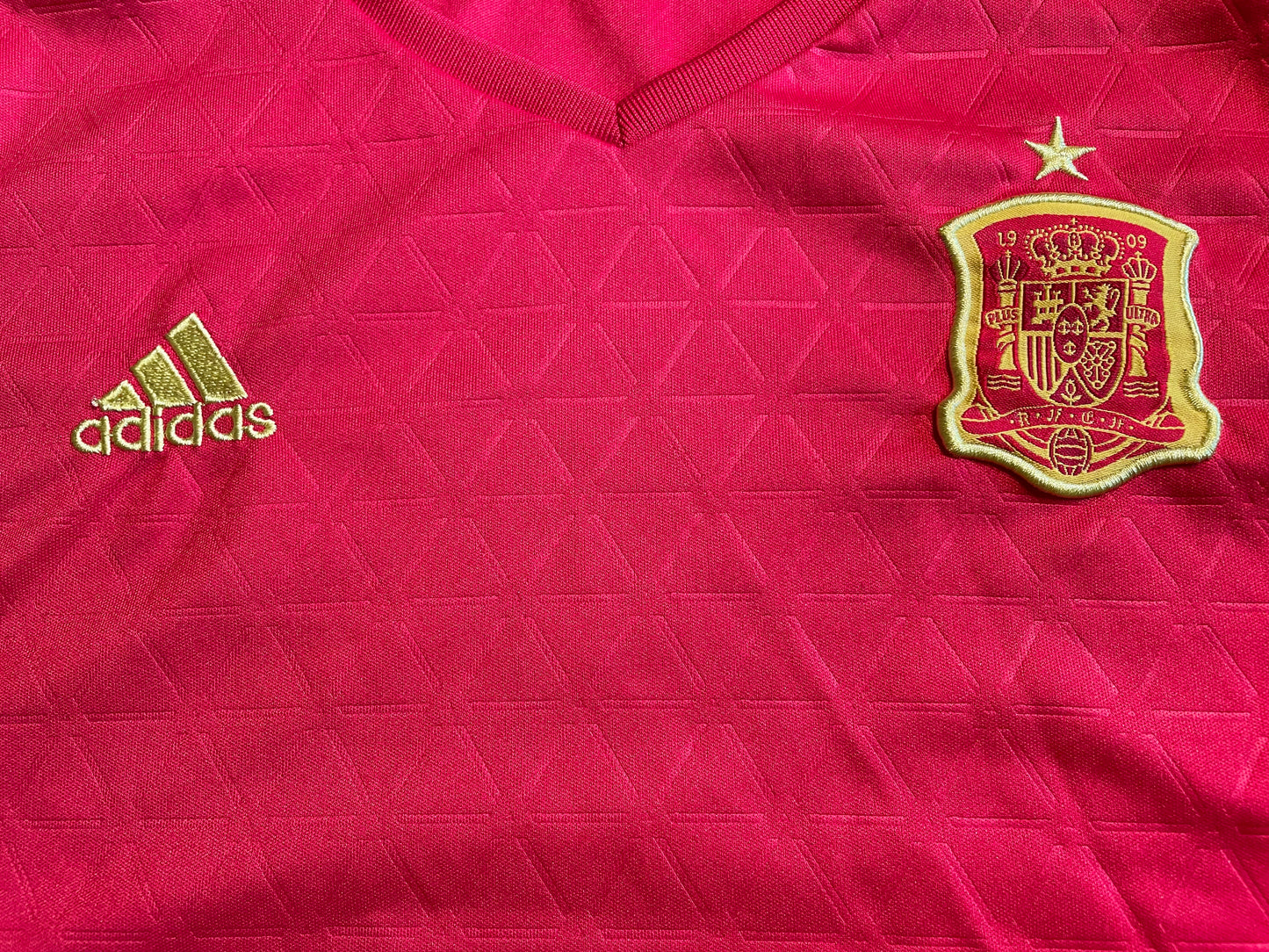 Spain Home Shirt 2016 (very good) Childs size 22, 8 years? Height 18 inches