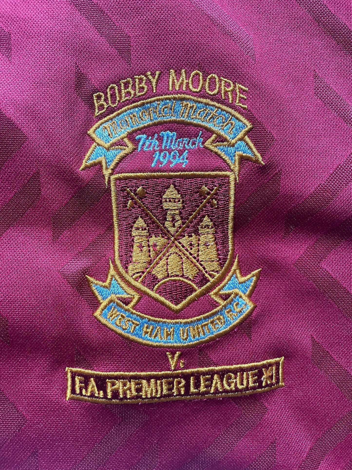 West Ham Bobby Moore Testimoninal Shirt (very good) Adults Medium , Score Draw official repro