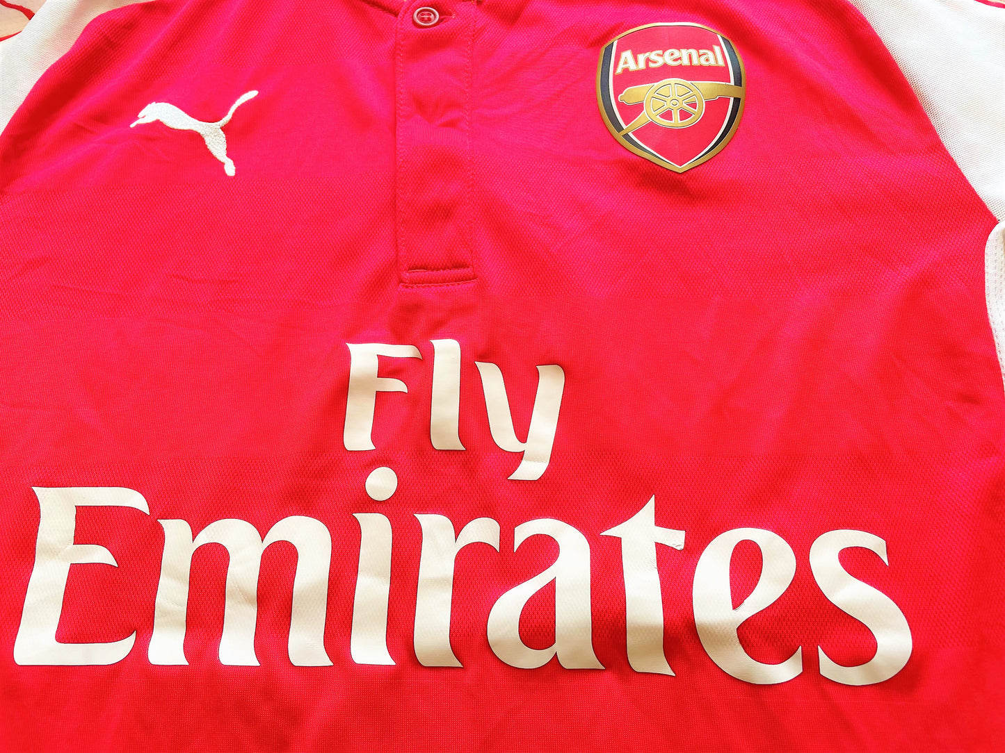 Arsenal Home Shirt 2015 (very good) Adults Small. Height 22.5 inches.