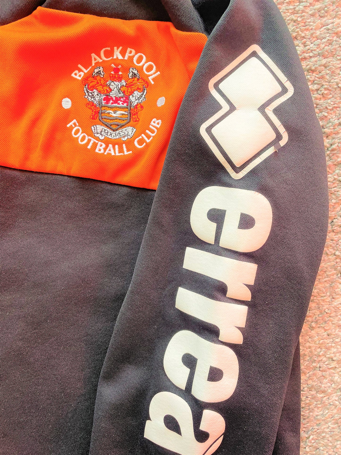 Blackpool Training Shirt 2016 (very good) Adults XXS/Youths. Height 22.5 inches.