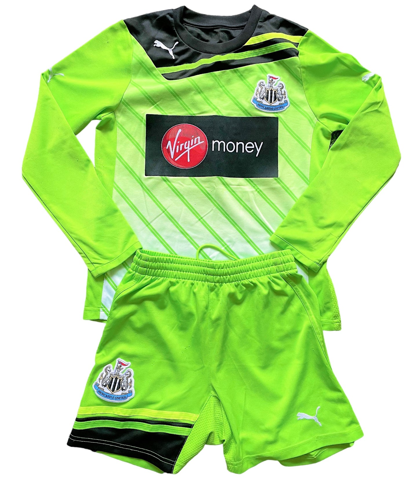 Newcastle 2011 Goalkeeper Shirt & Shorts (good) Adults XXS/Large Youths. Height 20 inches