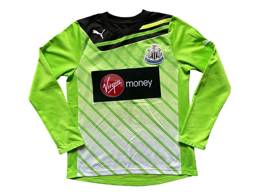 Newcastle 2011 Goalkeeper Shirt & Shorts (good) Adults XS / Youths. Height 20 inches